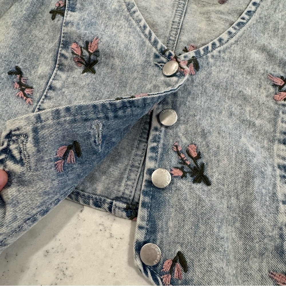 Stoosh Vintage Denim by 26 International Embroidered Floral Vest Pink Flowers - Picture 3 of 10